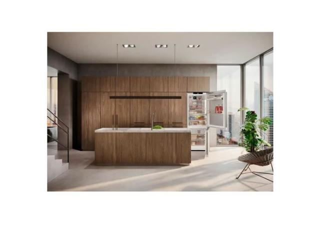 Liebherr 30" Freestanding Refrigerator / Freezer with BioFresh – Stainless Steel