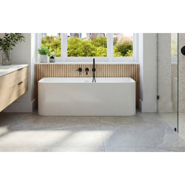 Produits Neptune Belgrade Acrylic Wall-Mount Bathtub – Soaking or Therapy – Center Drain – White