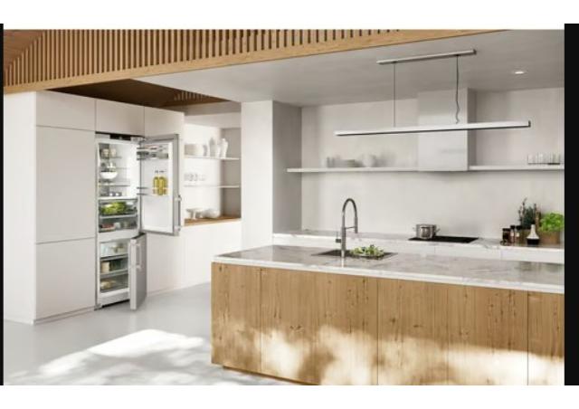 Liebherr 30" Freestanding Refrigerator / Freezer with Ice Maker – Stainless Steel