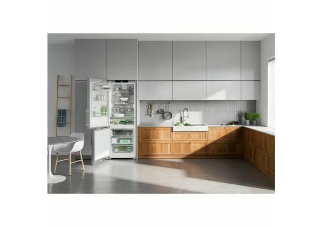 Liebherr 30" Freestanding Refrigerator / Freezer with Water Tank Ice Maker – Stainless Steel